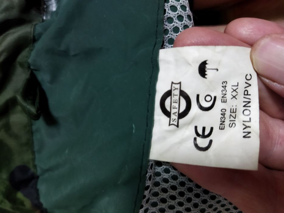 Камуфлажни костюм и шлифер