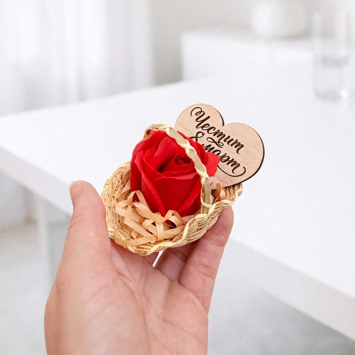 Уникални подаръци за 8 март – за колежка, учителка и приятелка