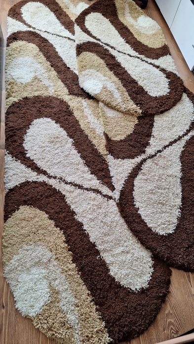 Vând set covoare pentru dormitor