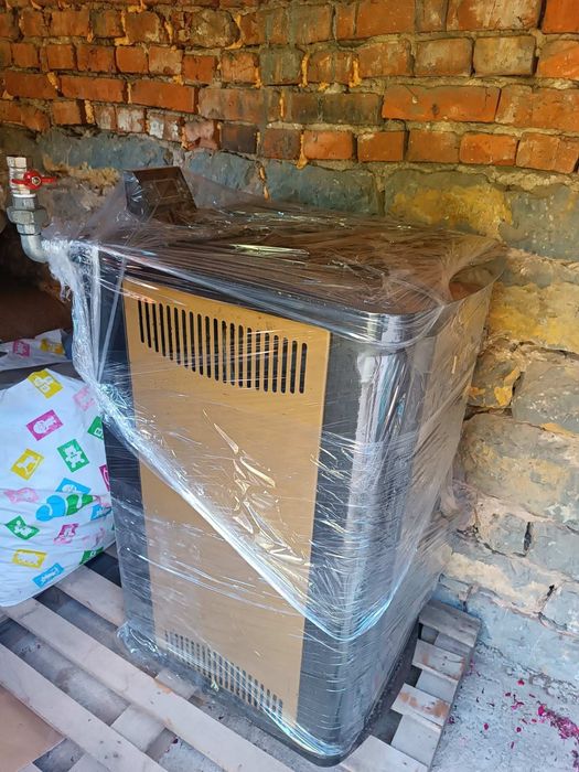 Продавам камина на пелети "Golden Fire"  18 kw, употребявана в изправно състояние