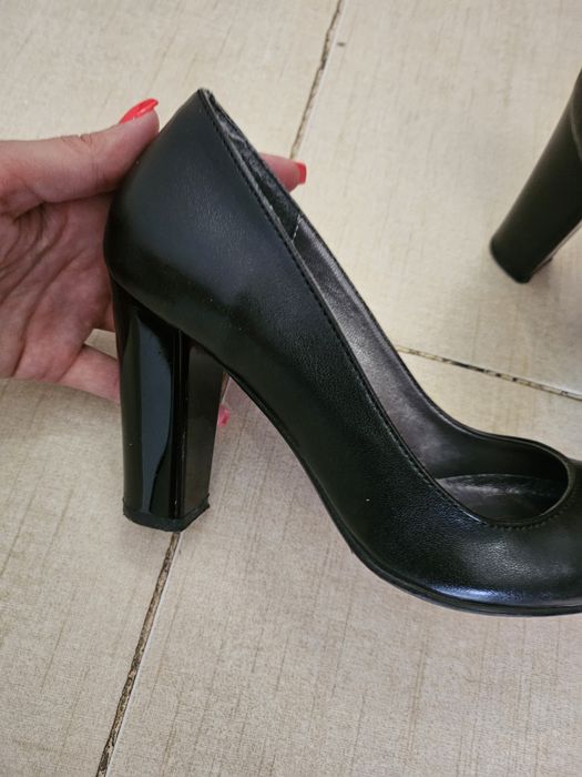 Кецове Guess черни обувки на ток