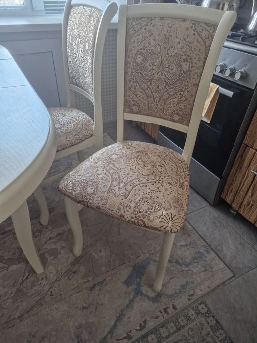 Продам стол со стульями в комплекте