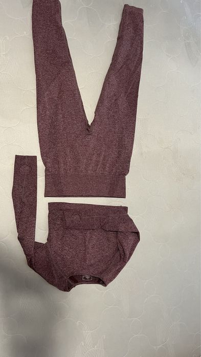 Спортен екип от две части.