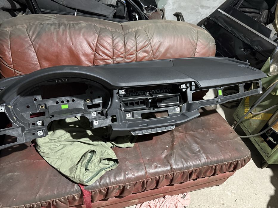 Dezmembrez audi a4 2019