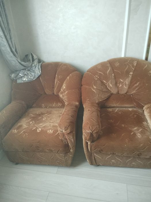 Продам диван 2 кресло и тумбу
