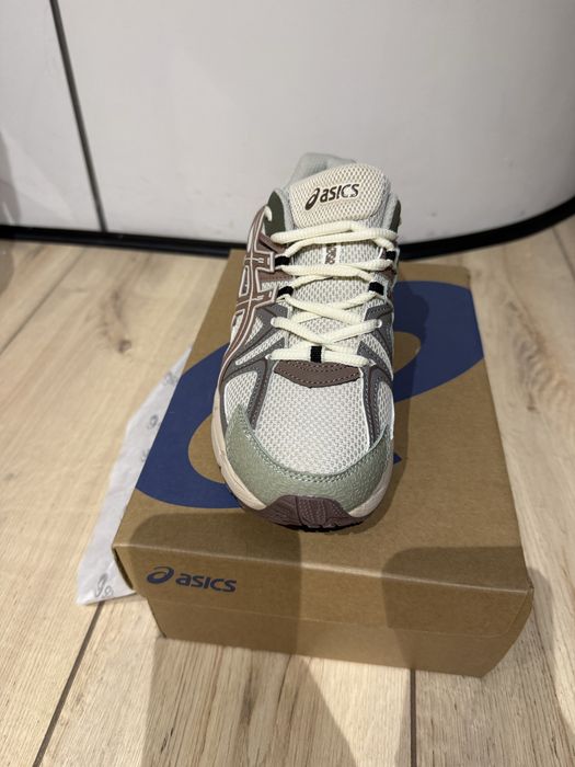 Продам кроссовки Asics gel kahana 8