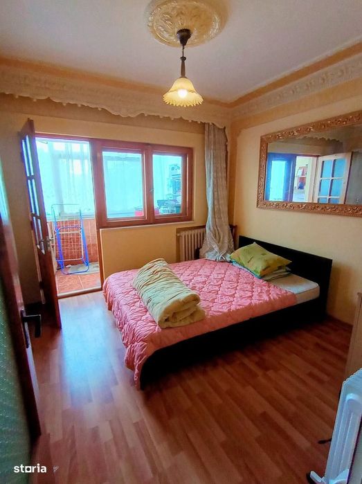 Apartament 3 camere, balcon, zona Badea Cârțan