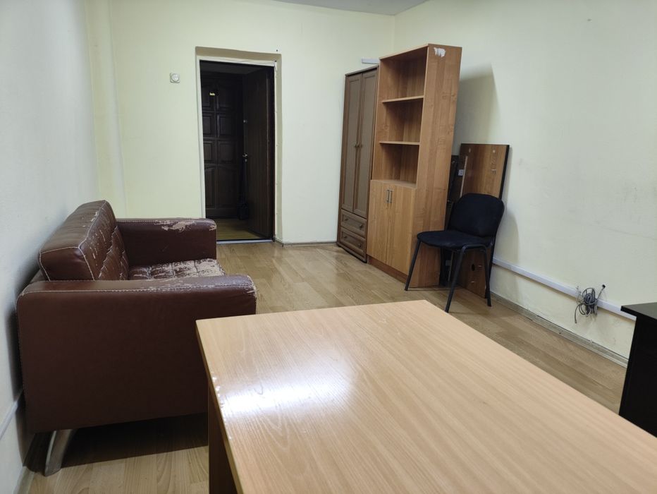 Сдается мебелирлванная комната под офис  с интернетом  на втором этаже