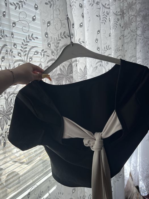 Правя разчистване на гардероба си и качвам някои дрехи на символични цени които са нови или носени броени пъти!(размерL/M/S)