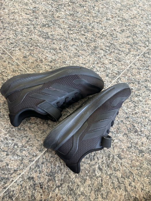 Adıdas маратонки