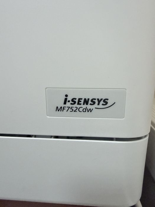 Продам цветной принтер Canon i-sensys MF752