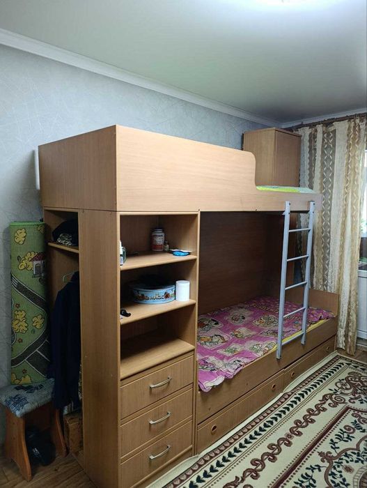 двухъярусную кровать