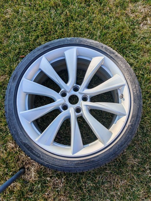 Set roti 19 inch tesla model 3