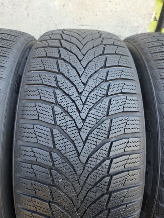 Vand patru anvelope de iarna nexen  235 55 17 dot 4422