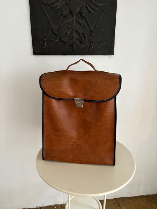 geanta valiza piele veterinar perioada comunista veche