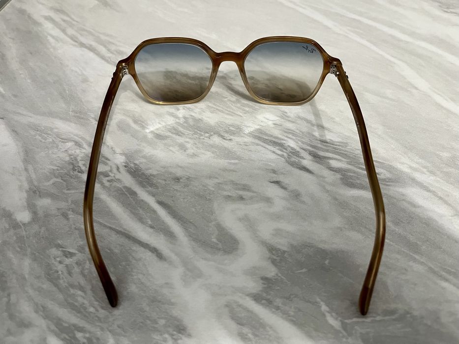 Продам очки солнцезащитные RAYBAN