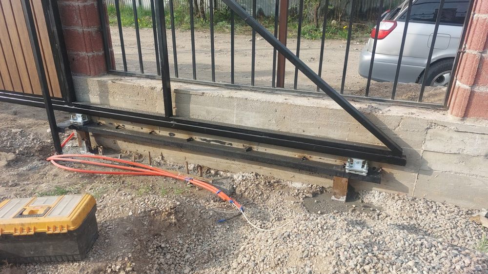 Консоли для ворот. Ролики для ворот