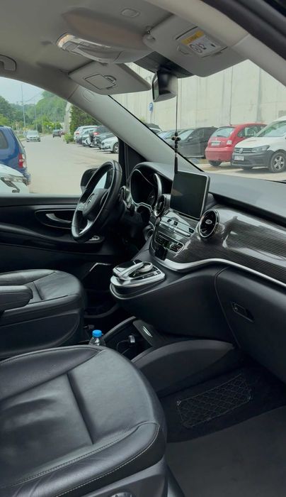 Бус под наем Mercedes-Benz V - клас от "NEXT5 Rent A Car" във Варна с професионален шофьор