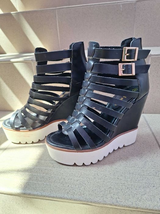 Сандали на платформа