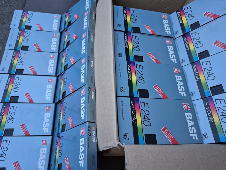 Vând 65 casete video VHS originale 240 minute colectie de filme