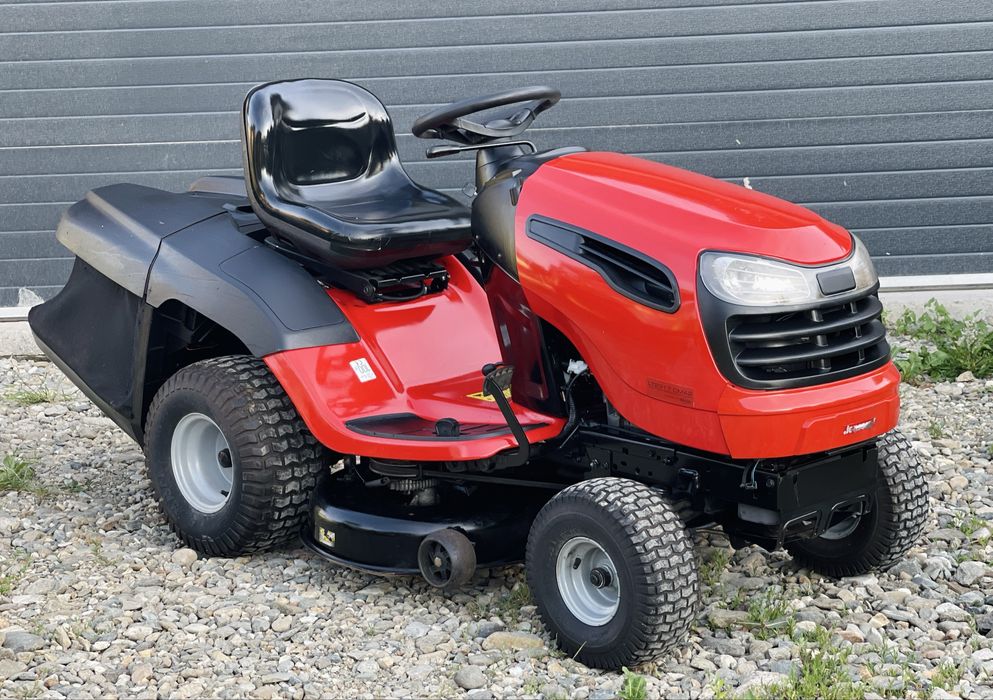 Tractoraș de tuns iarba/gazon Jonsered ( Husqvarna ) 2013  cu Coș pentru iarbă / 656cc - 18 cai / V - TWin / Recent adus !