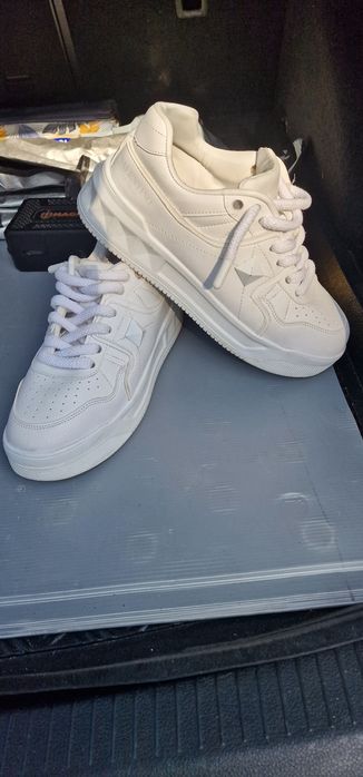 Adidasi Valentino Garavani