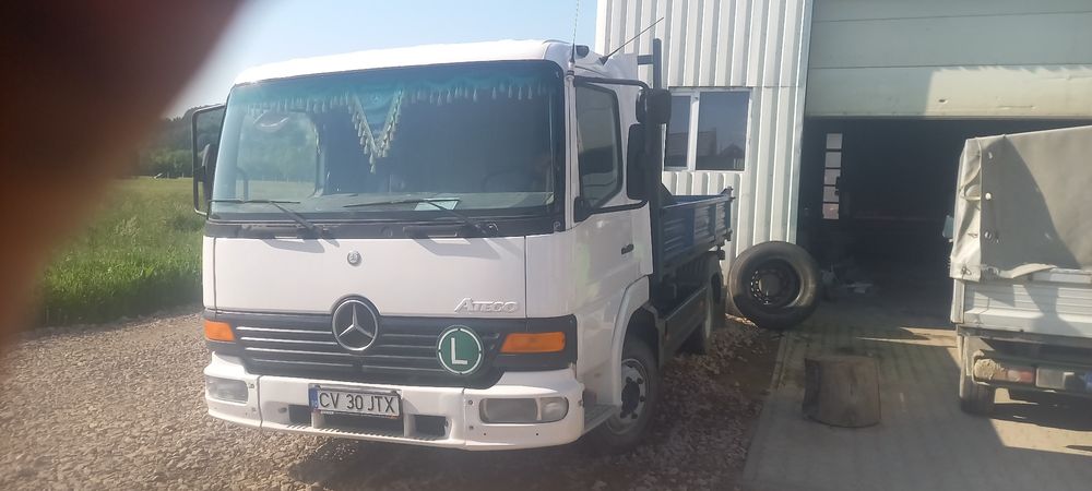 Mercedes atego 818 basculabil 3 parti basculare pe cutie an 2001