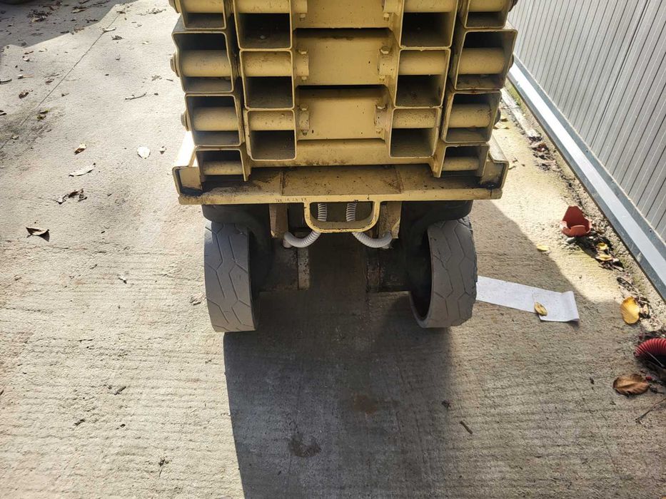 Ножична вишка 10м JLG 2630 es