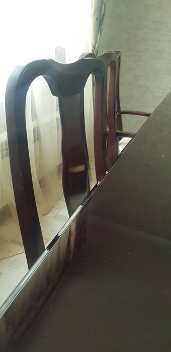 Стол со стульями, гостиная