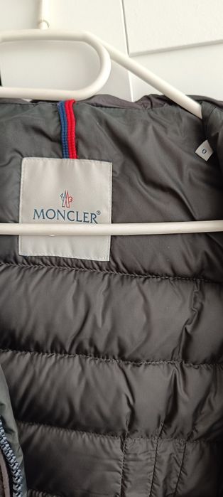 Geacă gri Moncler cu puf, stare impecabila, Marime S/XS, dama