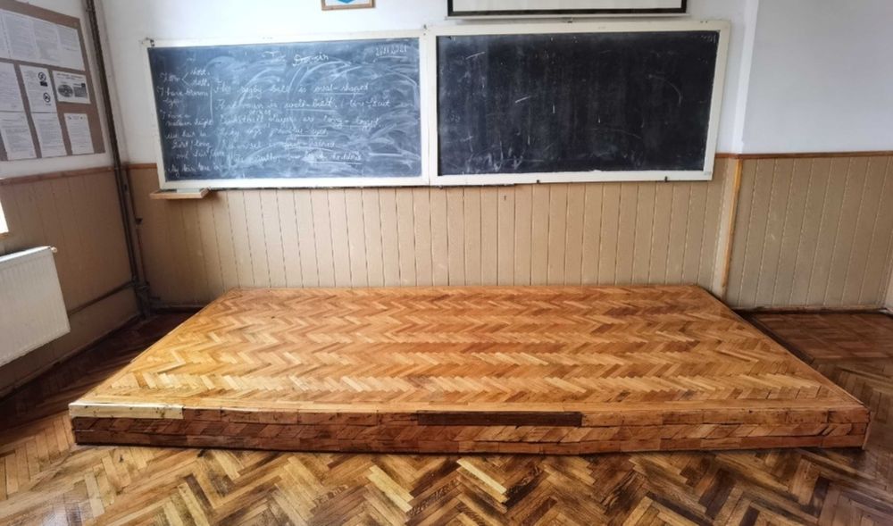 Raschetat,chituit,lăcuit parchetul