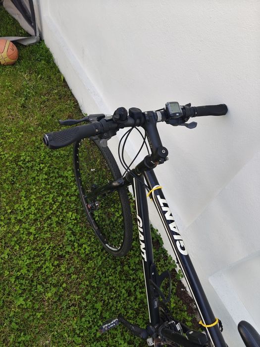 Bicicleta City 28" Giant Escape , Satin Black - Frane pe disk , stare foarte buna de functionare