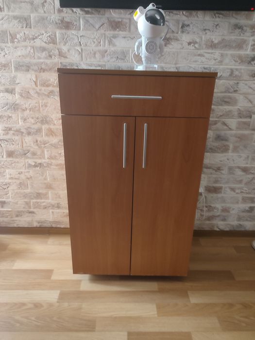 Продам обувницу б/у