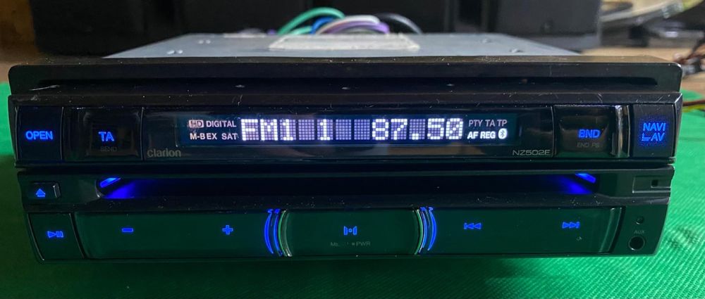 DVD/Cd player auto Clarion NZ 502E ecran retractabil BT Usb Aux