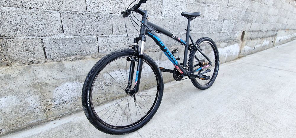 Продавам колело B'Twin черно