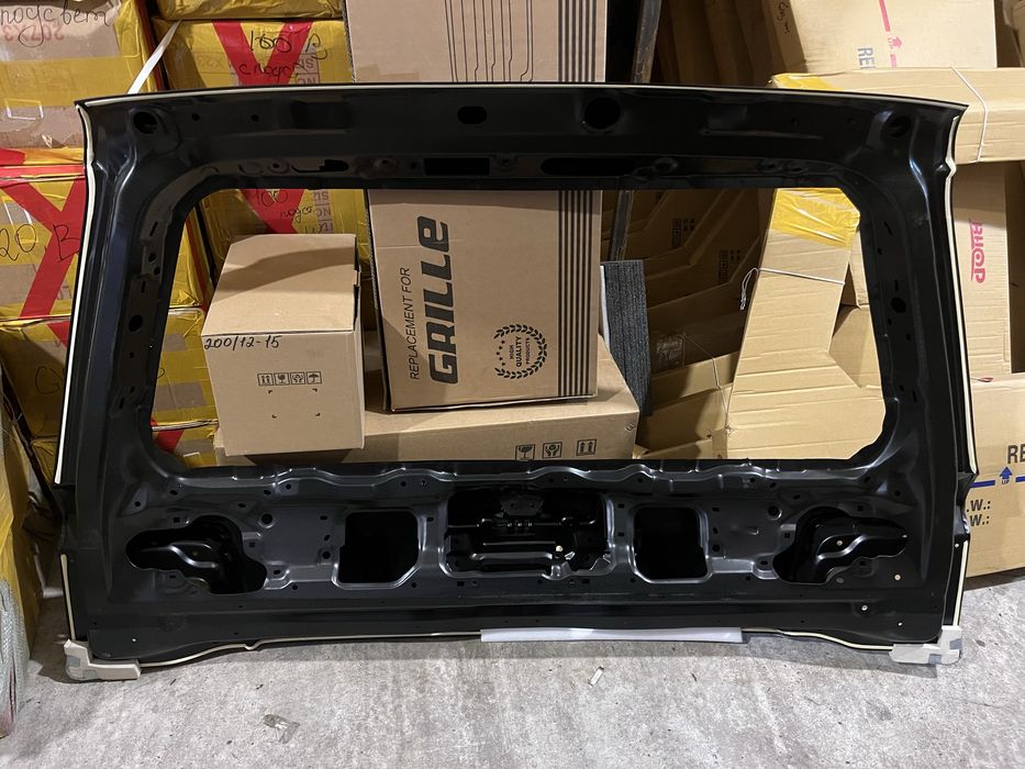 Крышка багажа land cruiser 200