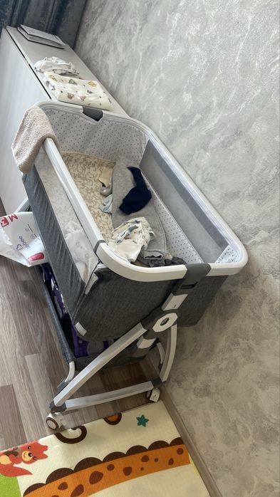 Продам приставную кроватку