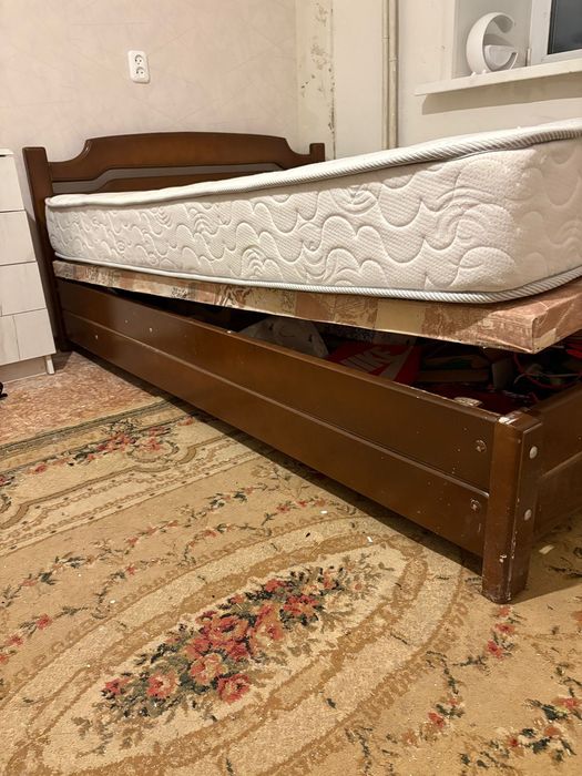 Продам кровать , полуторка