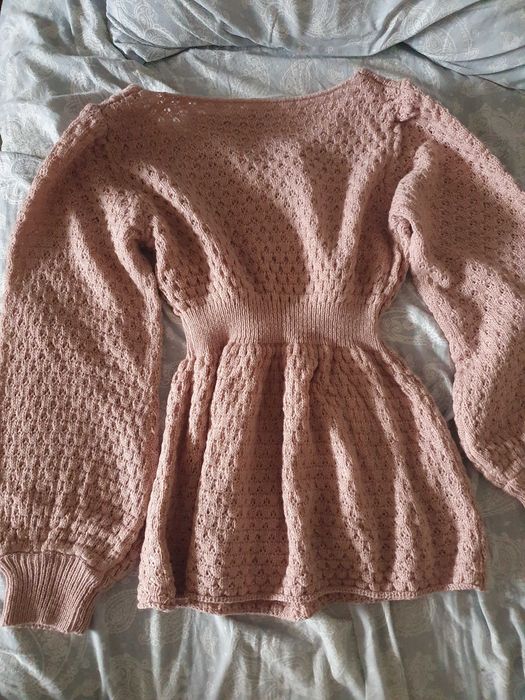 Интересен пуловер