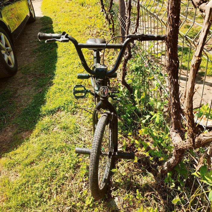 Bmx de scheme . Este de stradă