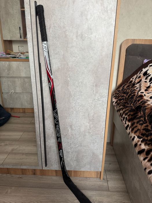 Продам хоккейную клюшку Bauer