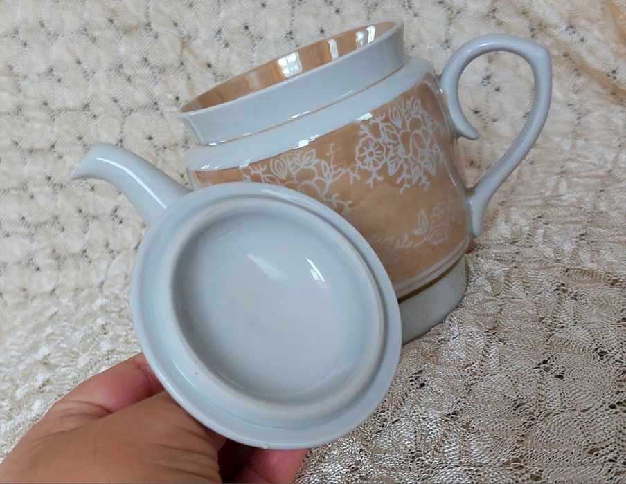 Фарфоровый чайник