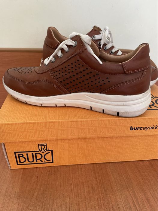 Продам кроссовки 36рр