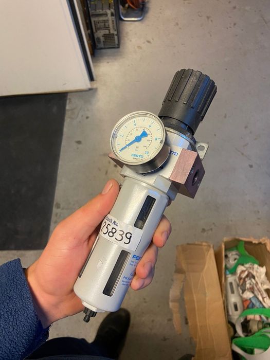 Vând lot de regulatoare FESTO
