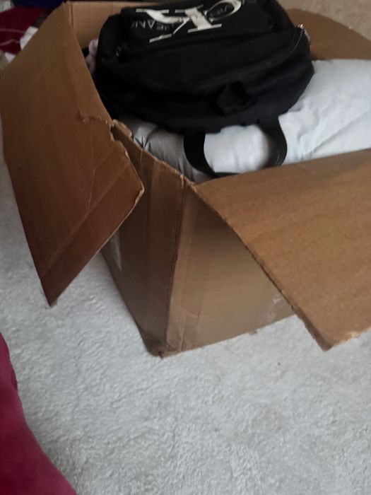 коробка с женскими вещами