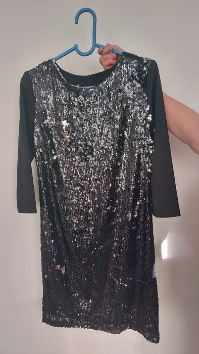 Чёрное платье с пайетками