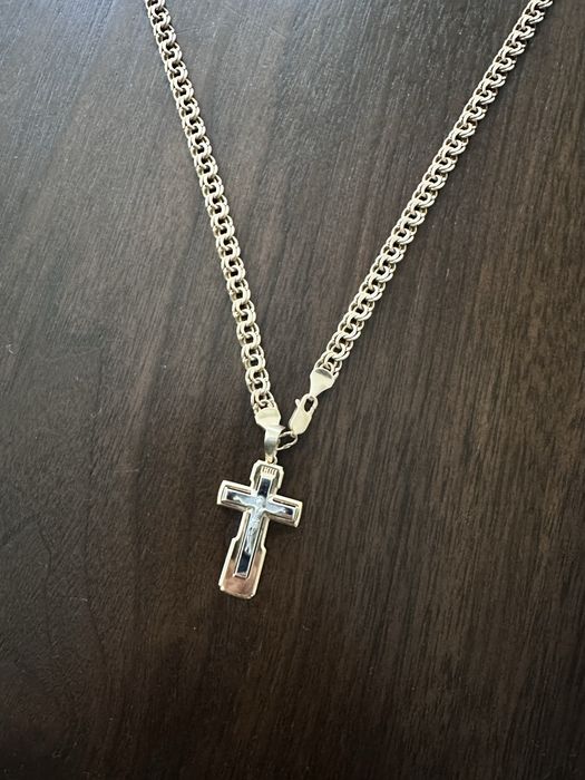 Цепочка и крестик