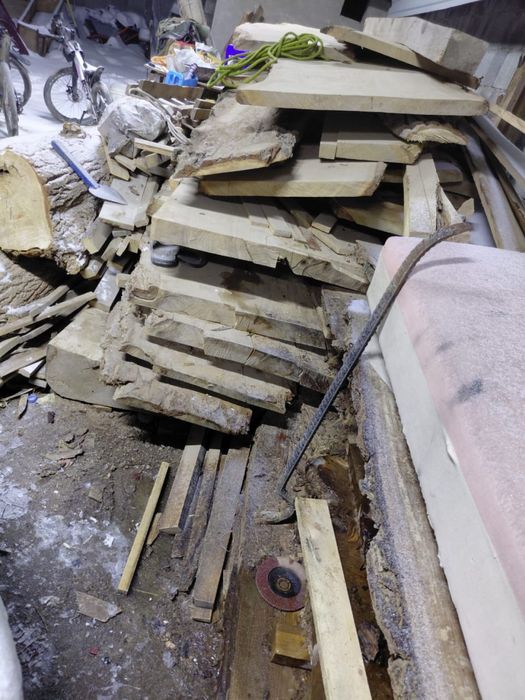 Тақтайлар мен ағаштар, Доски и деревья