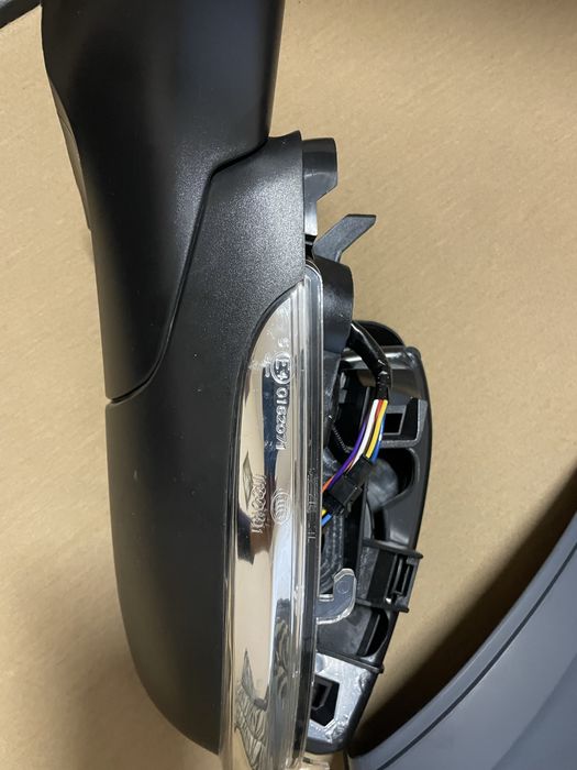 Огледало ляво пежо 2008 peugeot 2017г