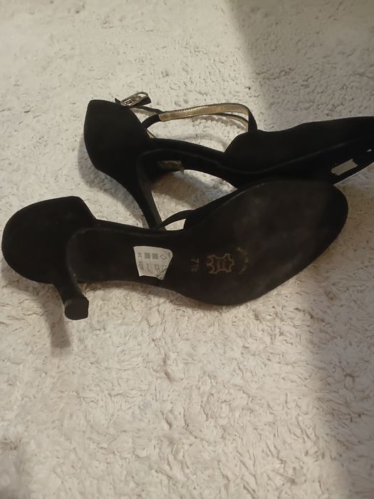 Елегантни обувки от естествена велур